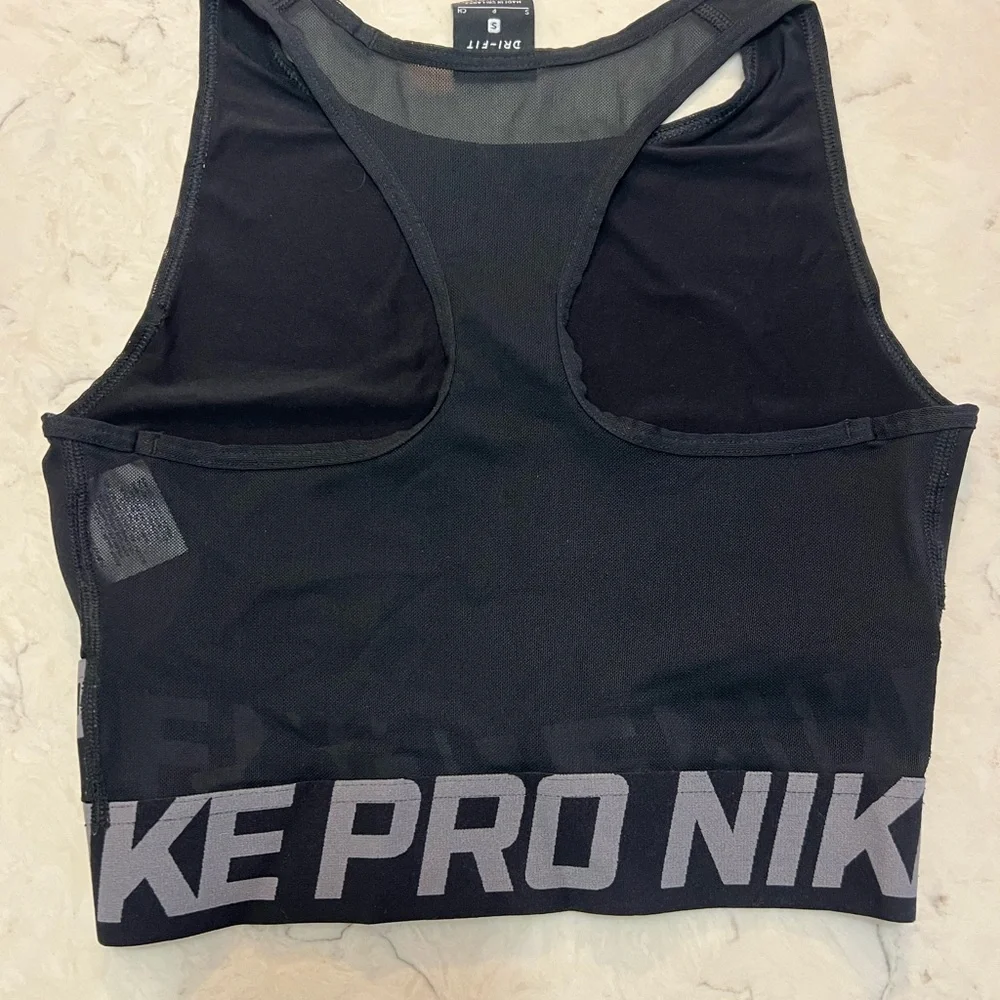 Nike sleek black